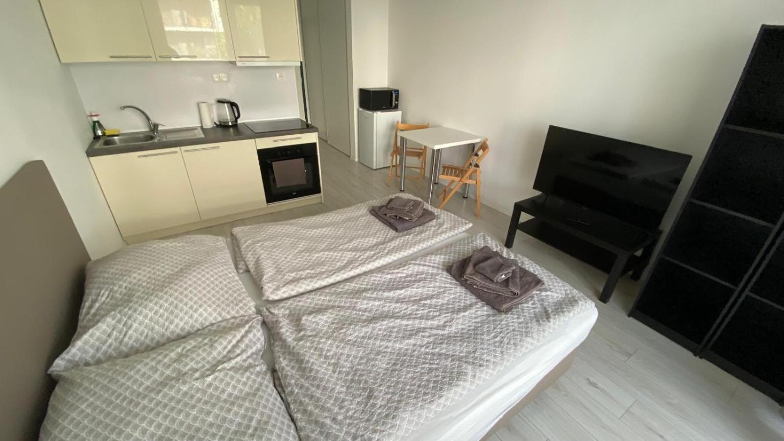 1 Room Apartment With Terrace, Slnecnice บราติสลาวา ภายนอก รูปภาพ